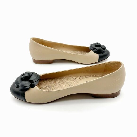 CHANEL Camelia Ballet Flat Size 38.5 CC Logo Leather Flower Round Toe Black Tan - Picture 4 of 14